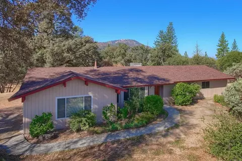 38362 Crestview Ln, Oakhurst, CA 93644 photo 1