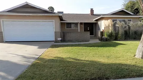 687 Tamarack Ln, Lemoore, CA 93245 photo 1