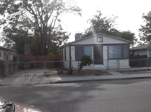 228 Wallace Ave, Madera, CA 93638 photo 1