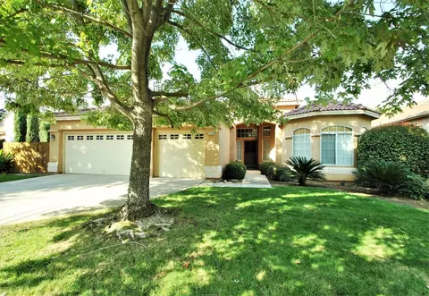 2378 E Christopher Dr, Fresno, CA 93720 photo 1