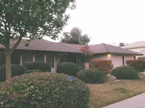 404 Valley Way, Madera, CA 93637 photo 1
