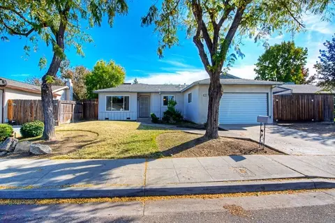 1703 Burgan Ave, Clovis, CA 93611 photo 1