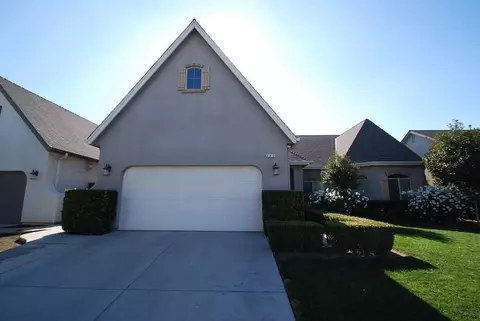 442 W Vermont Ave, Clovis, CA 93619 photo 1