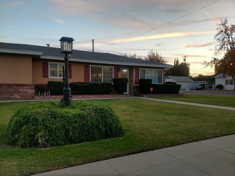 1377 Pine St, Selma, CA 93662 photo 1