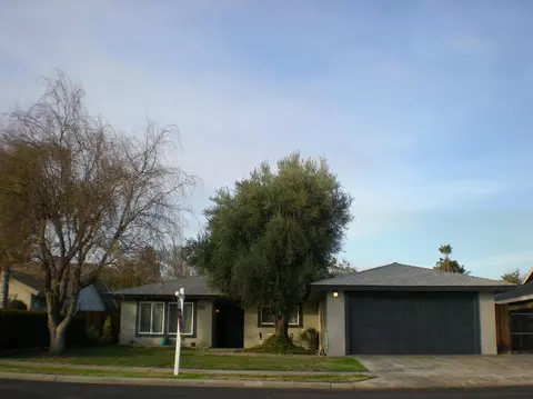 2809 Greenwood Dr, Madera, CA 93637 photo 1