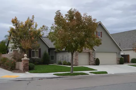 481 W Warwick Ave, Clovis, CA 93619 photo 1