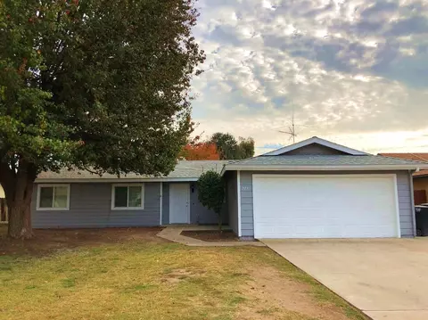 275 Pearl Dr, Lemoore, CA 93245 photo 1
