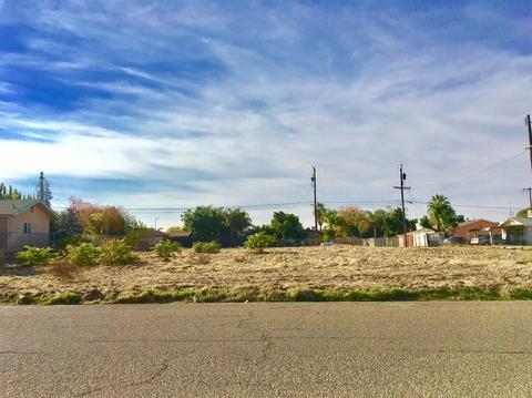 1215 I St, Sanger, CA 93657 photo 1