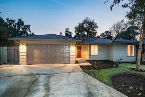 559 W Indianapolis Ave, Clovis, CA 93612 photo 1