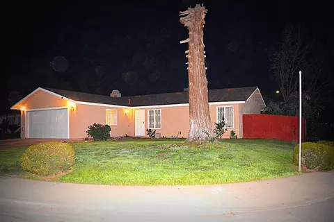 989 Holt Ave, Sanger, CA 93657 photo 1