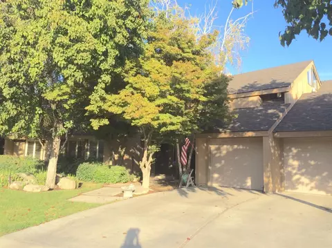 572 S Boyd Dr, Kerman, CA 93630 photo 1