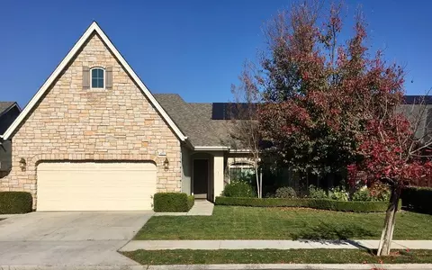 471 W Warwick Ave, Clovis, CA 93619 photo 1
