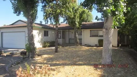 70 W Ashcroft Ave, Clovis, CA 93612 photo 1