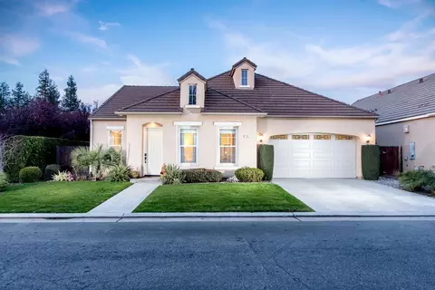 93 W Everglade Ave, Clovis, CA 93619 photo 1