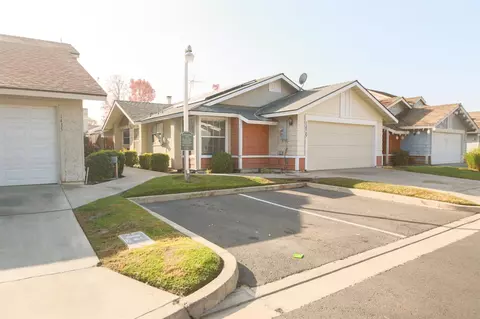 1429 E Sunnyview Ave, Visalia, CA 93292 photo 1