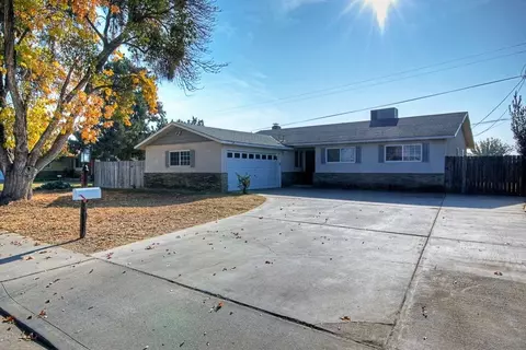 531 E Spruce Ave, Lemoore, CA 93245 photo 1