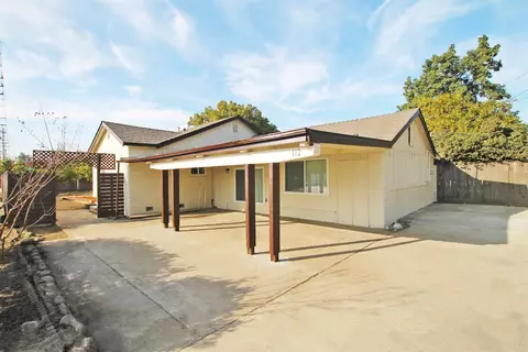112 W Walnut Ave, Visalia, CA 93277 photo 1