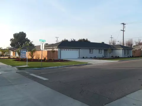 4495 E Clinton, Fresno, CA 93703 photo 1