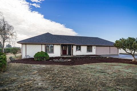 25150 Berkeley Dr, Madera, CA 93638 photo 1