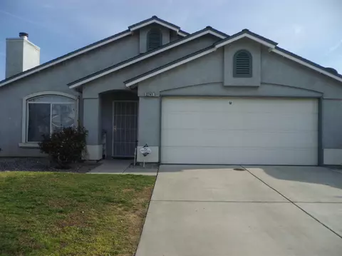 2741 Pine St, Selma, CA 93662 photo 1