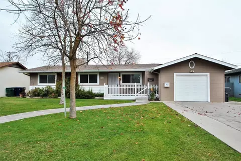 713 Willis Ave, Madera, CA 93637 photo 1