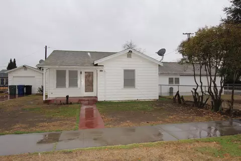 1907 4th St, Sanger, CA 93657 photo 1