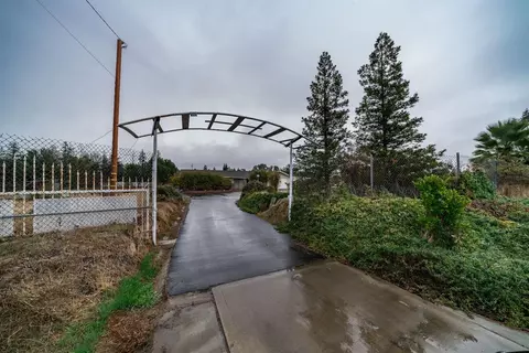 15549 Monreal Rd, Madera, CA 93636 photo 1
