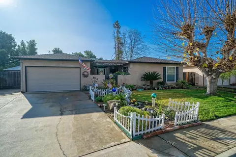 276 W Richert Ave, Clovis, CA 93612 photo 1