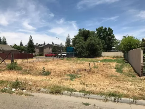 117 W Rush St, Madera, CA 93638 photo 1