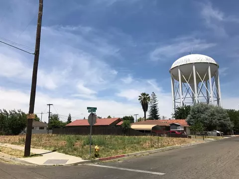 700 Columbia St, Madera, CA 93638 photo 1