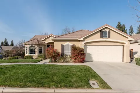 10510 E Ravenswood Way, Clovis, CA 93619 photo 1