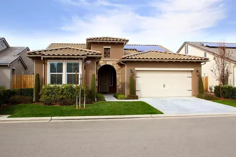 4259 Heritage Ln, Clovis, CA 93619 photo 1