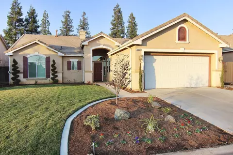 10534 E Ravenswood Way, Clovis, CA 93619 photo 1