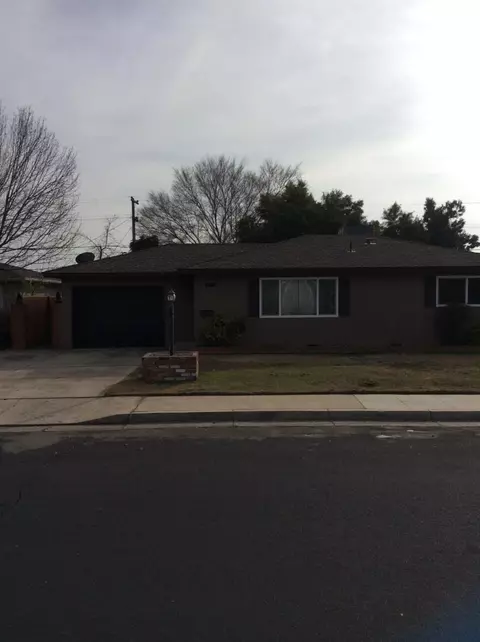 944 W Santa Ana Ave, Clovis, CA 93612 photo 1