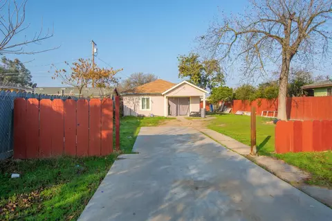 1004 Bloker St, Madera, CA 93638 photo 1