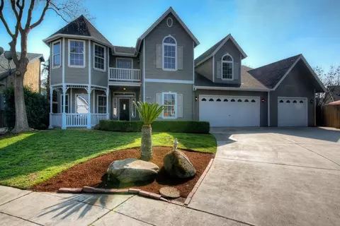 126 W Warwick Ave, Clovis, CA 93619 photo 1