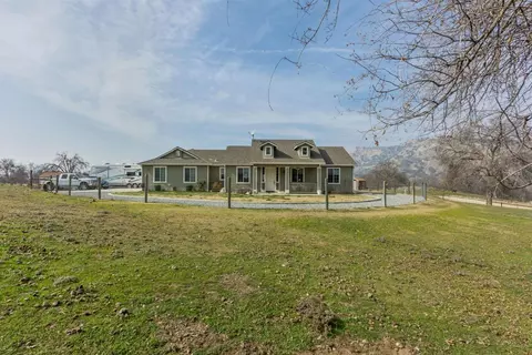 16070 Garlock Ln, Prather, CA 93651 photo 1