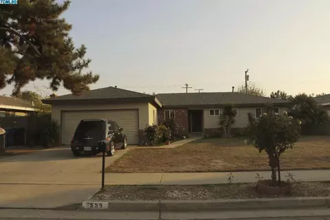 1559 E Boyer Dr, Tulare, CA 93274 photo 1