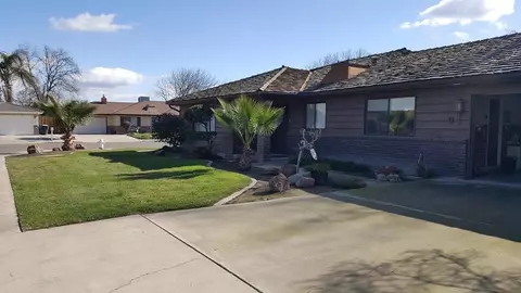 193 E Willow St, Hanford, CA 93230 photo 1