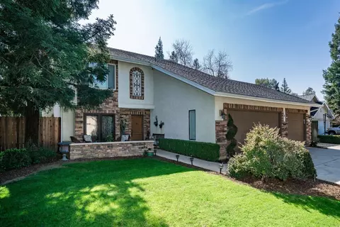 2302 Cromwell Ave, Clovis, CA 93611 photo 1