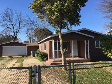 809 Clinton St, Madera, CA 93638 photo 1