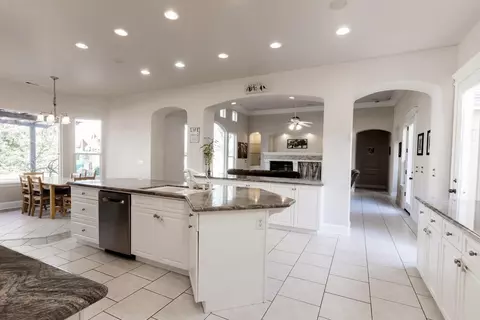37535 Berkshire Dr, Madera, CA 93636 photo 1
