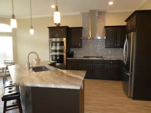 283 W Everglade Ave, Clovis, CA 93619 photo 1