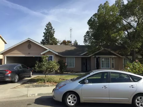 560 Walnut Ct, Kerman, CA 93630 photo 1