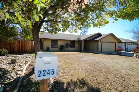 2245 E Princeton Ave, Visalia, CA 93292 photo 1