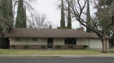 323 W Wayside Dr, Dinuba, CA 93618 photo 1