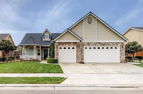 530 W Everglade Ave, Clovis, CA 93619 photo 1