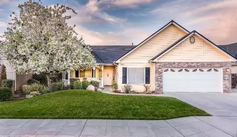 2830 E Jon Dr, Fresno, CA 93720 photo 1