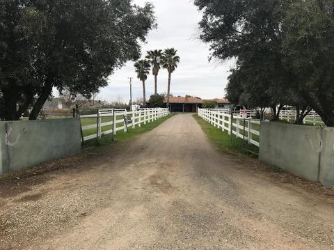 12540 E Ashlan Ave, Sanger, CA 93657 photo 1
