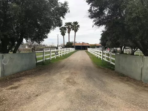 12540 E Ashlan Ave, Sanger, CA 93657 photo 1